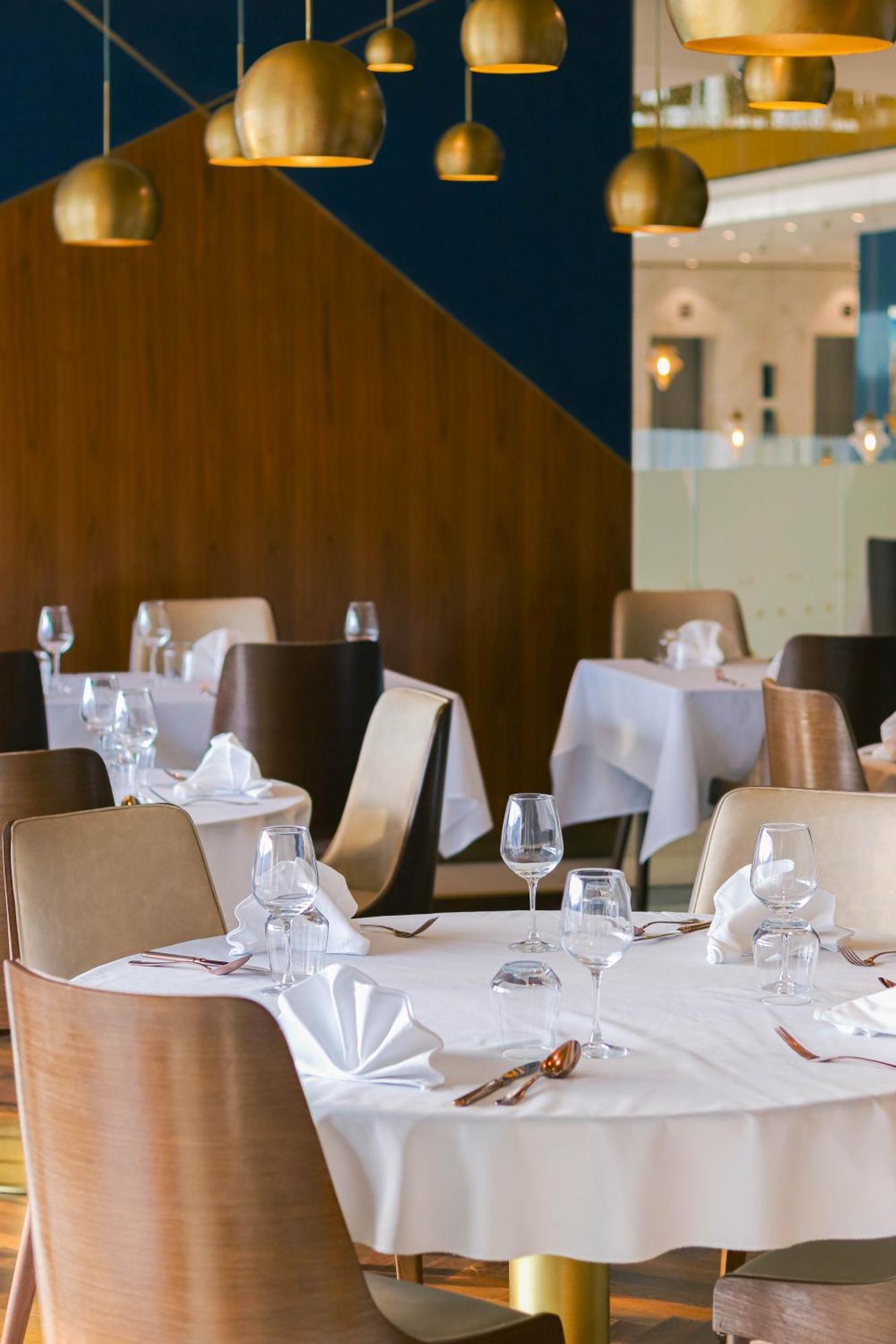 Swissotel SJJ Esterno foto Restaurant interior