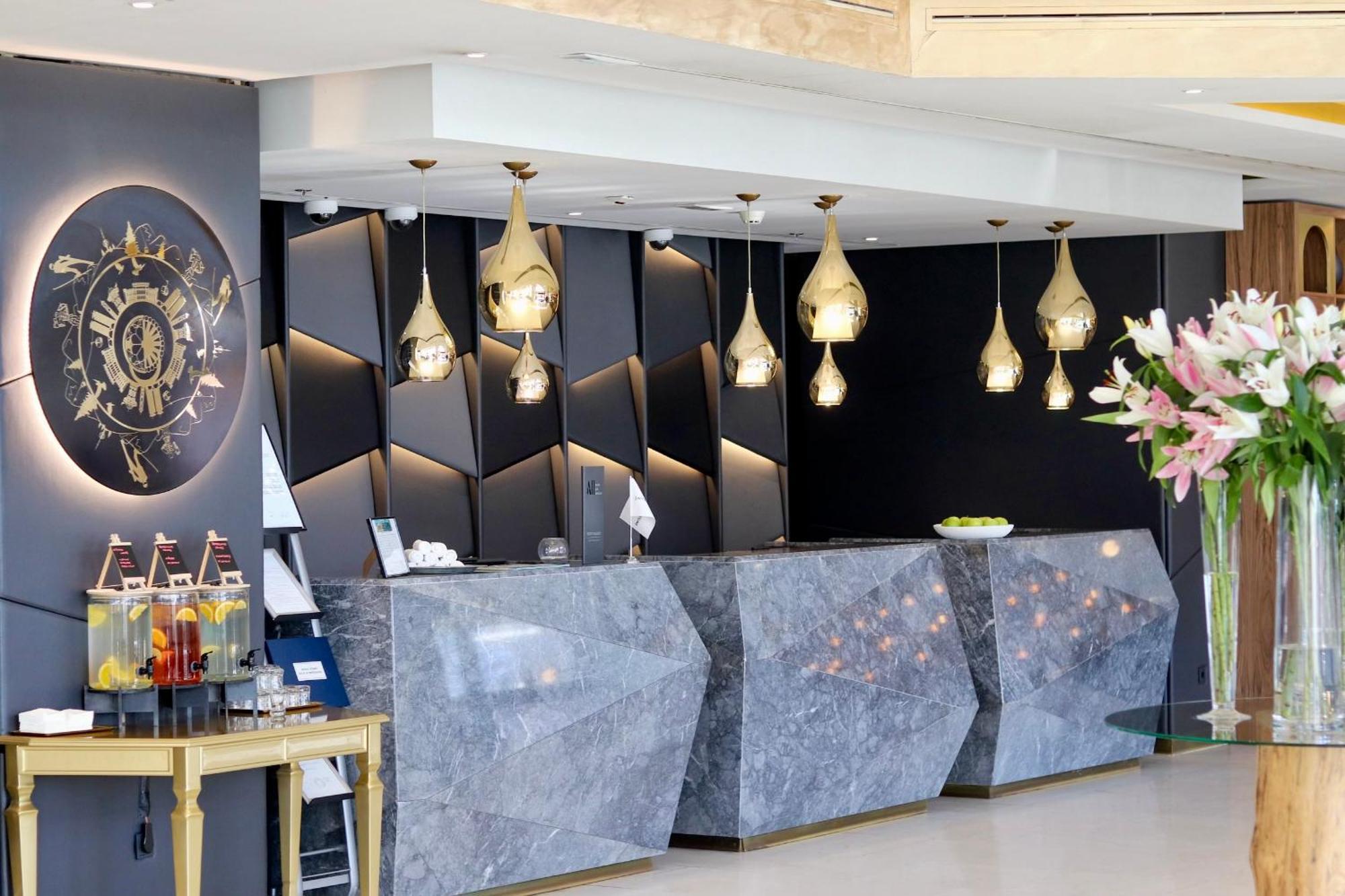 Swissotel SJJ Esterno foto The reception area of the hotel