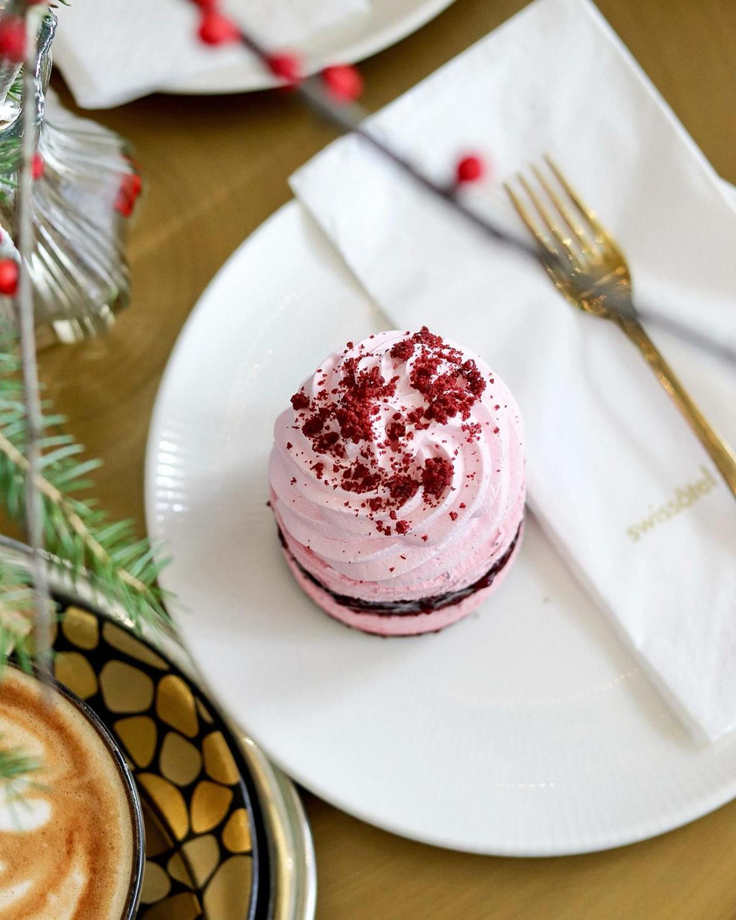Swissotel SJJ Esterno foto A cupcake