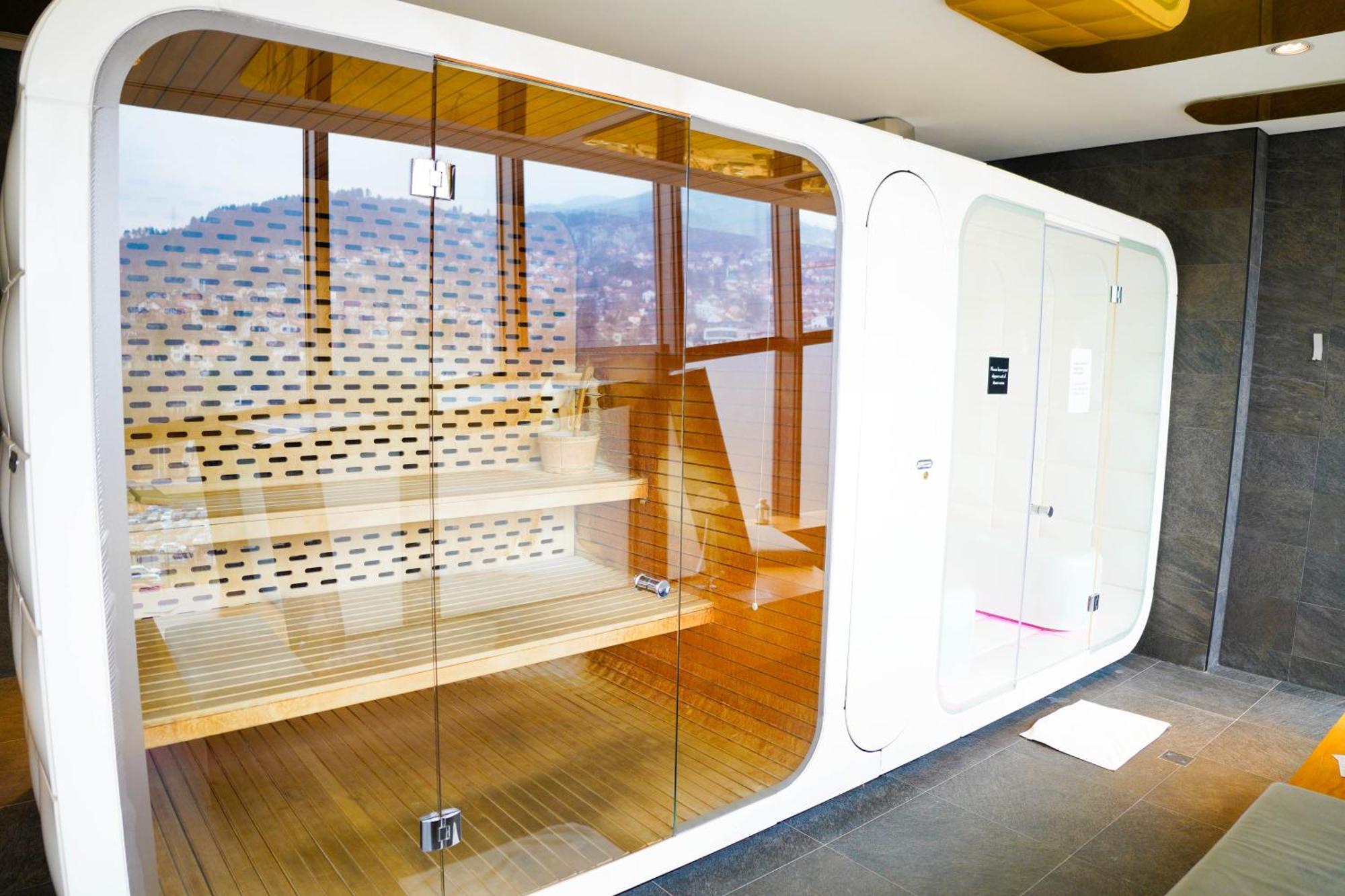 Swissotel SJJ Esterno foto A shower cabin