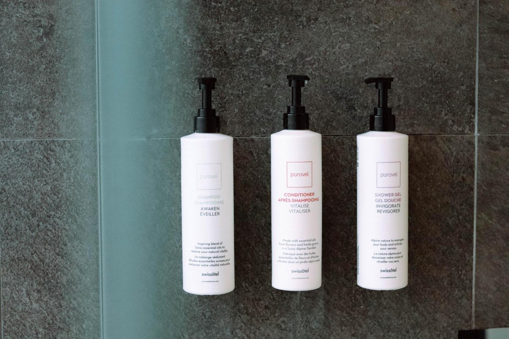 Swissotel SJJ Esterno foto Shampoo, conditioner and body wash