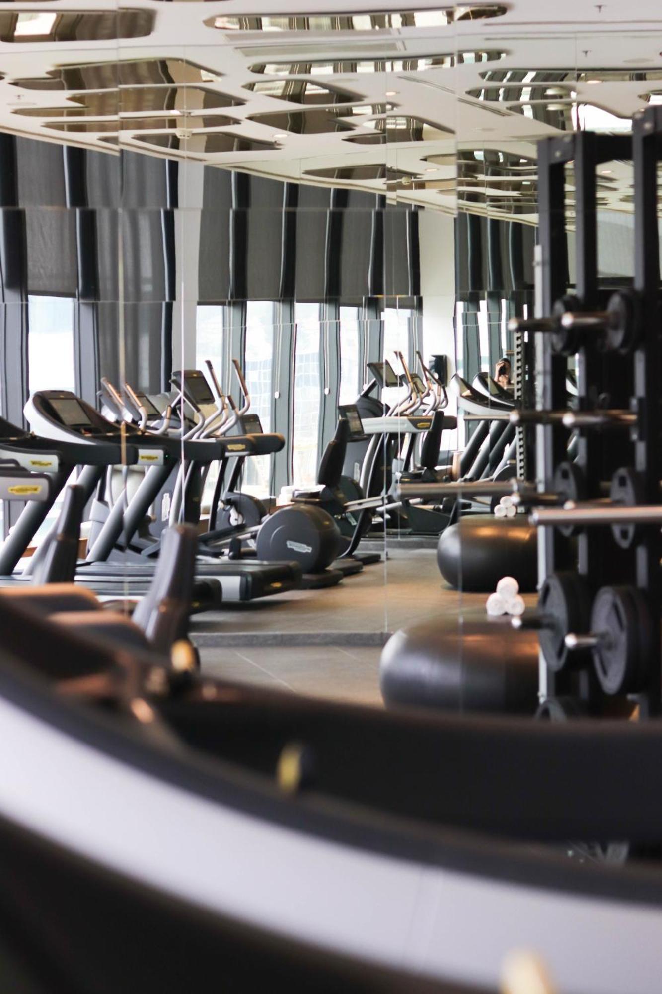 Swissotel SJJ Esterno foto The gym at the 57th floor