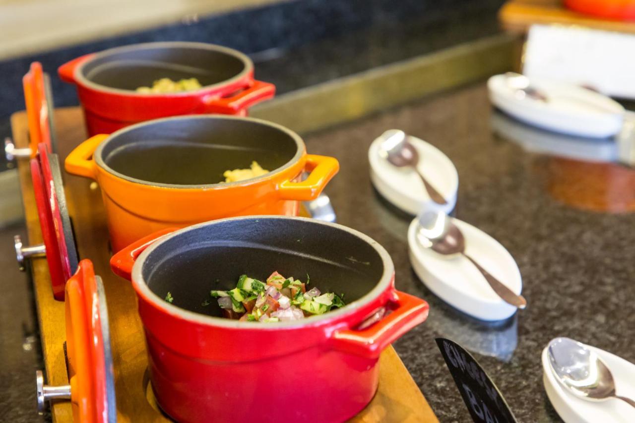 Swissotel SJJ Esterno foto A Le Creuset cast iron casserole